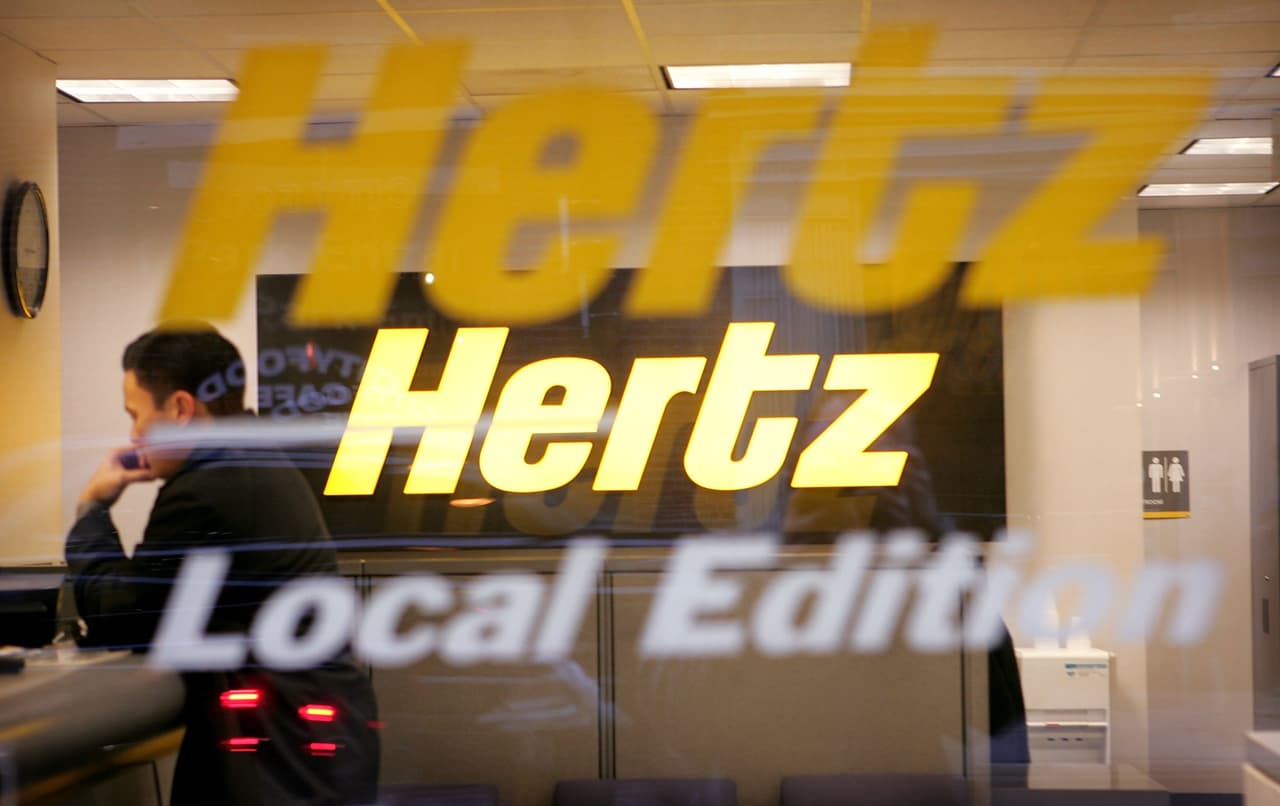 Un puertorriqueño alquiló un carro con Hertz. La dependienta no le creyó que fuera ciudadano de EEUU y lo amenazó con llamar a la Patrulla Fronteriza