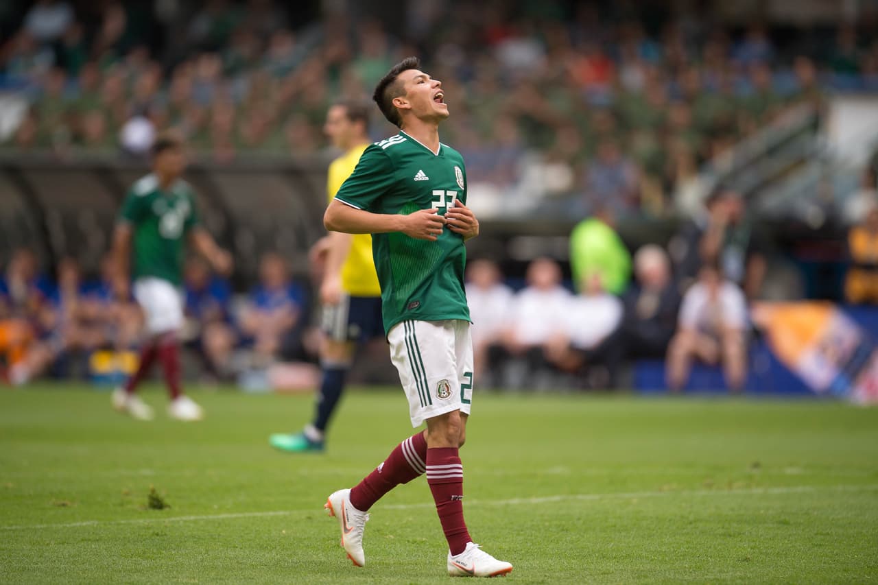 Luego de fallar una intentona de cara al arco, el del PSV de Eindhoven Hirving Lozano, se lamenta de no haber podido sacar más provecho a esa aproximación en la segunda mitad del encuentro.