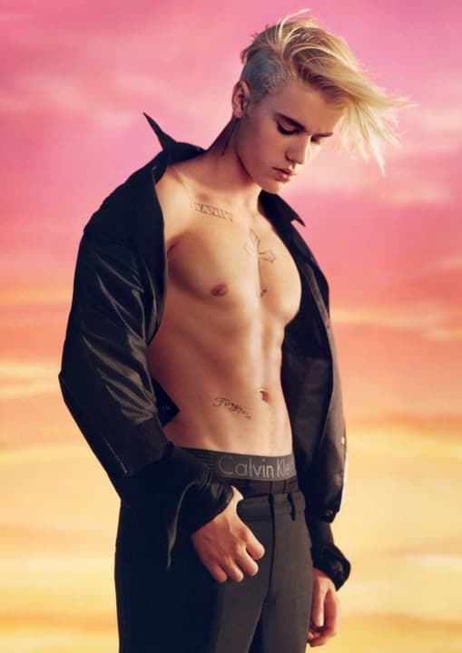 El ídolo pop dejó al descubierto su lado más sexy y ahora sus fans enloquecieron con este detallito.