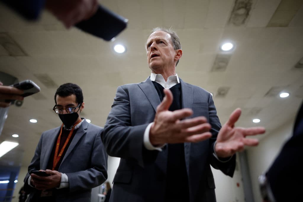 <b>PENNSYLVANIA. Escaño republicano. Abierto. </b>También aquí, el retiro del titular, Pat Toomey, hace que las elecciones sean más competitivas. Mehmet Oz, el famoso Dr. Oz de la televisión, espera sustituir a Toomey y para eso cuenta con el espaldarazo de Trump. Pero la campaña primaria republicana ha estado tan plena de descalificaciones, que algunos demócratas esperan que, quien resulte ganador, quede muy dañado para la campaña general de cara a las elecciones de noviembre.