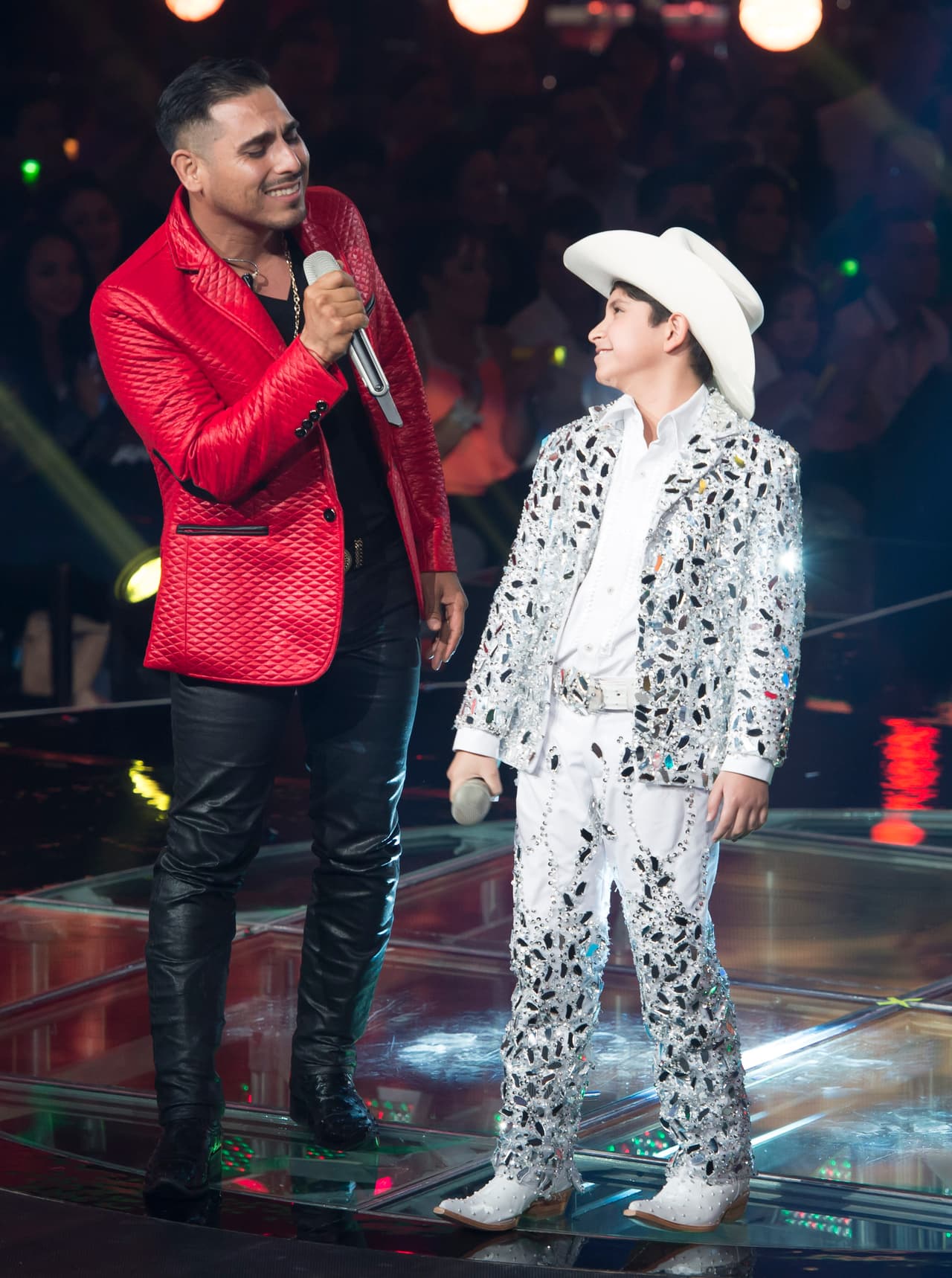 Después de 10 semanas de duro trabajo, la familia Barraza se corona como ganadora de Me Pongo de Pie, Paty Cantú y los Cervantes obtuvieron el segundo lugar, y Río Roma y los García el tercero, aunque estos últimos no quedaron conformes. Entre los invitados especiales estuvieron la Banda MS y La Arrolladora Banda El Limón.