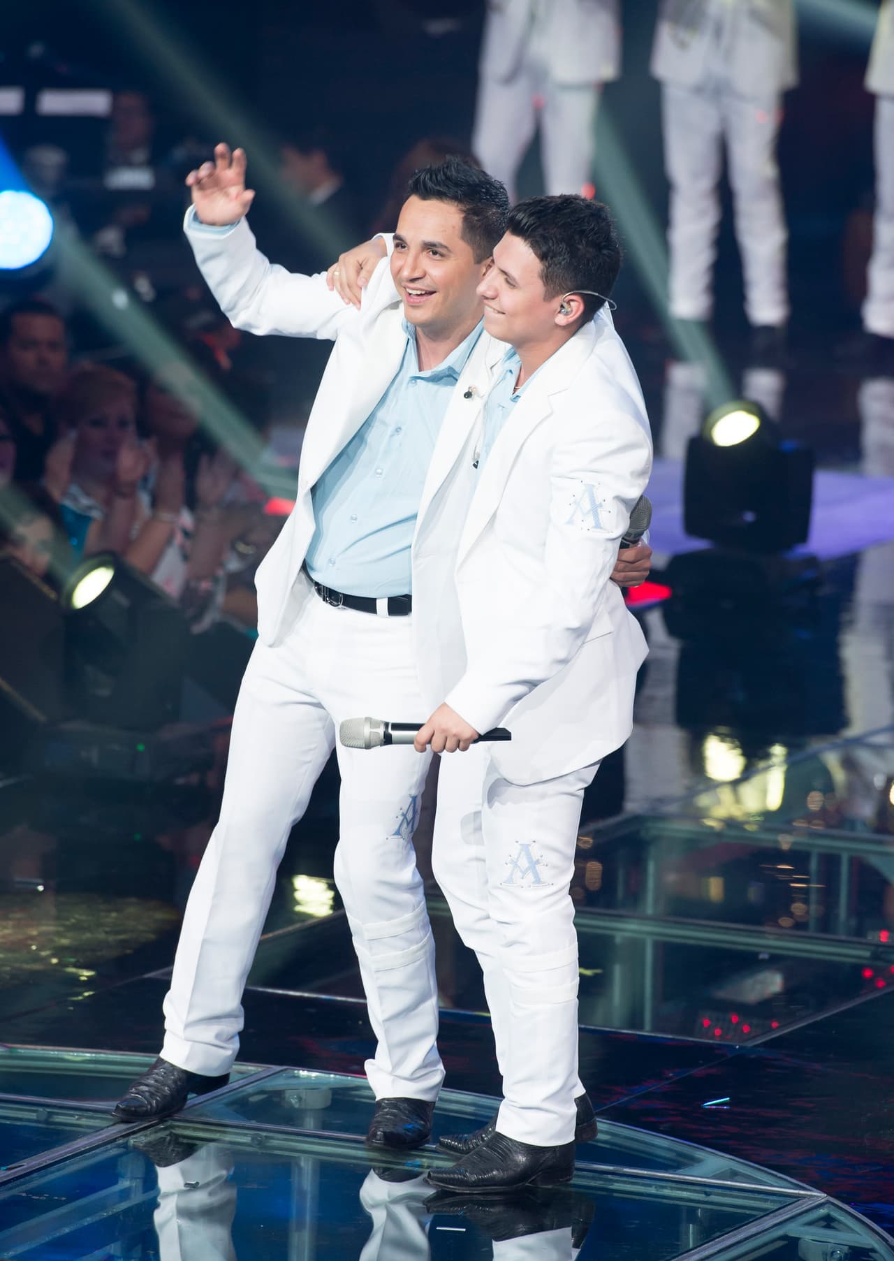 Después de 10 semanas de duro trabajo, la familia Barraza se corona como ganadora de Me Pongo de Pie, Paty Cantú y los Cervantes obtuvieron el segundo lugar, y Río Roma y los García el tercero, aunque estos últimos no quedaron conformes. Entre los invitados especiales estuvieron la Banda MS y La Arrolladora Banda El Limón.