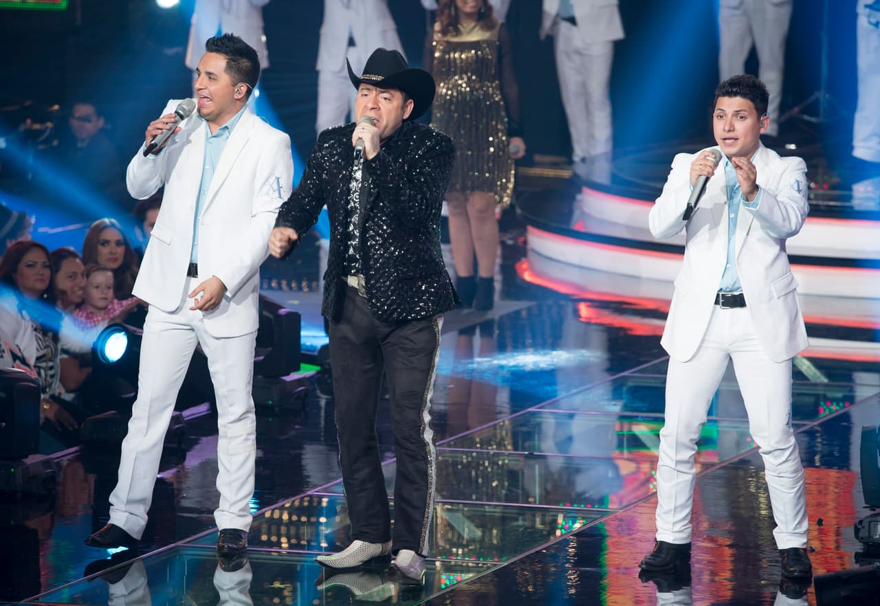 Después de 10 semanas de duro trabajo, la familia Barraza se corona como ganadora de Me Pongo de Pie, Paty Cantú y los Cervantes obtuvieron el segundo lugar, y Río Roma y los García el tercero, aunque estos últimos no quedaron conformes. Entre los invitados especiales estuvieron la Banda MS y La Arrolladora Banda El Limón.