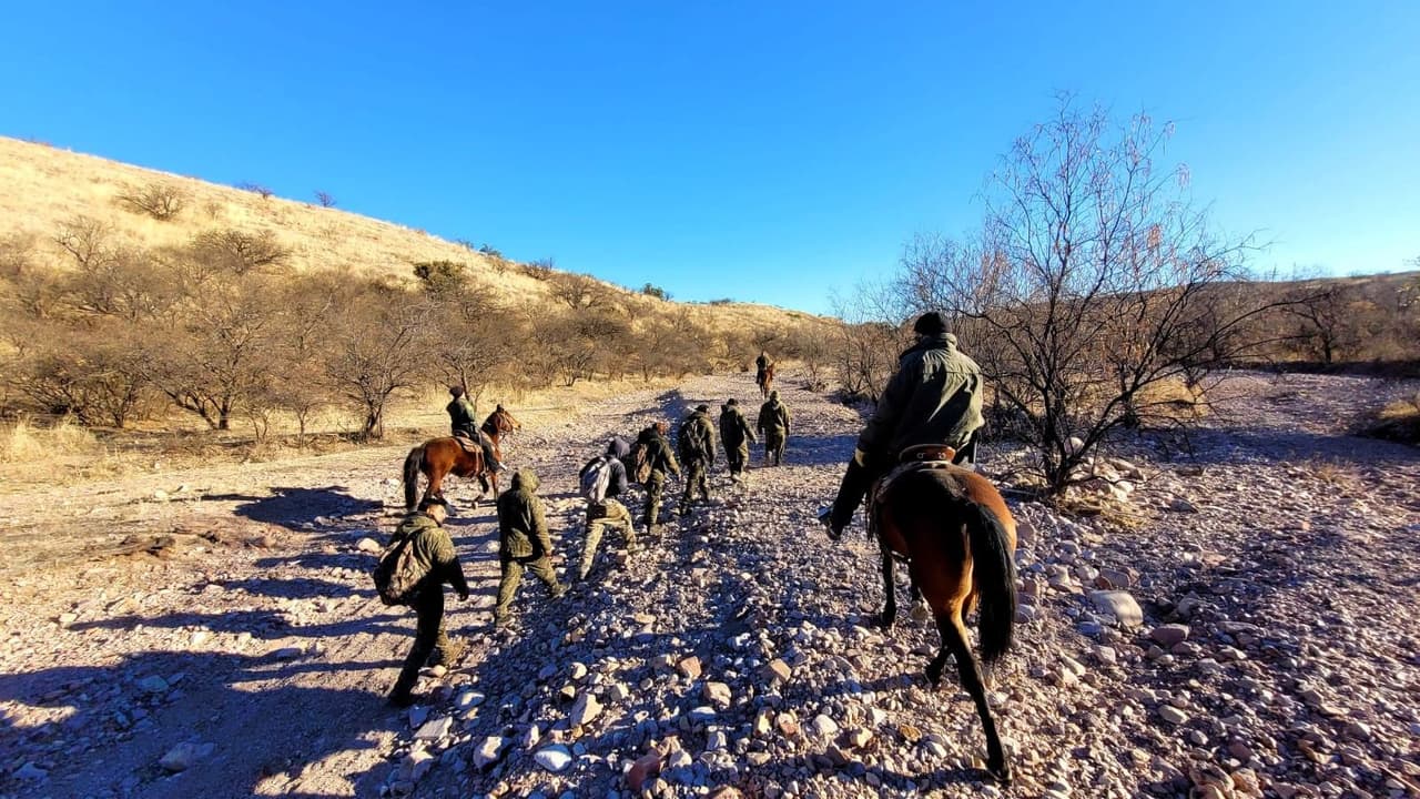 Las unidades especializadas juegan un papel integral en estas áreas remotas y escarpadas, pero al final del día, "nada mejor que lo antiguo", tuiteó la Patrulla Fronteriza.
