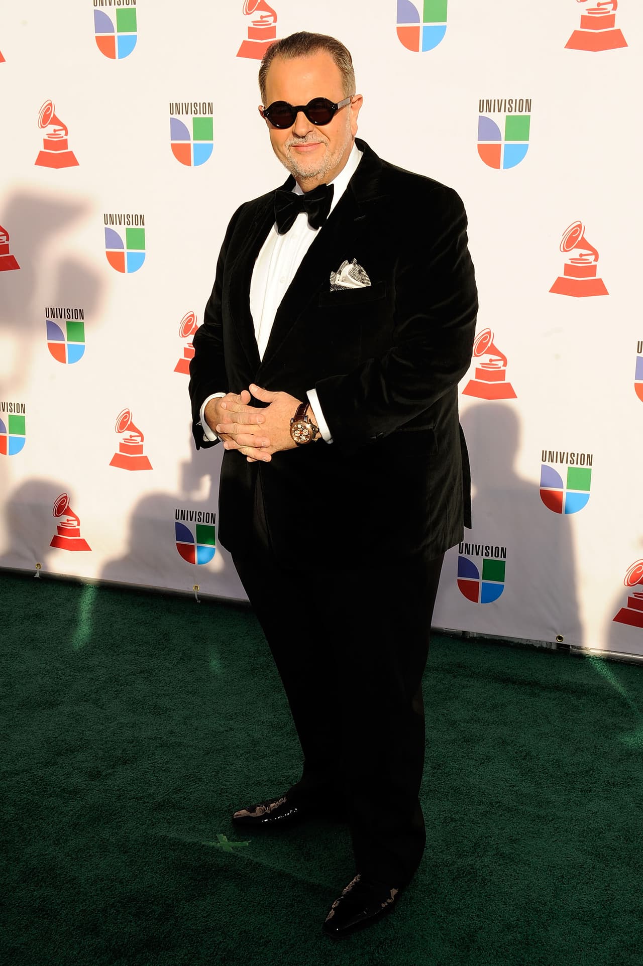 2009. Las gafas oscuras y las corbatas en moño son sin duda las debilidades de Raúl, que para ese año tampoco rompió con la tradición del look en color negro.