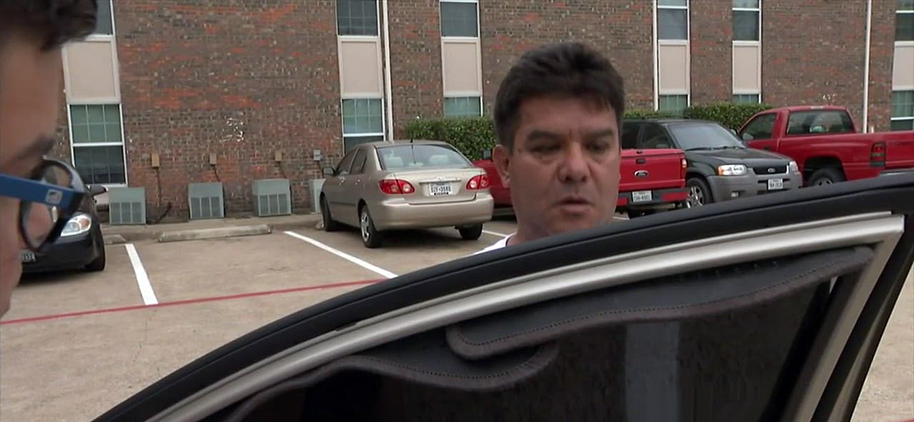 Y es que fuertes tormentas que cayeron hace unos días, destruyeron autos y hasta techos, Por ello, este martes la gente protegió sus vehículos