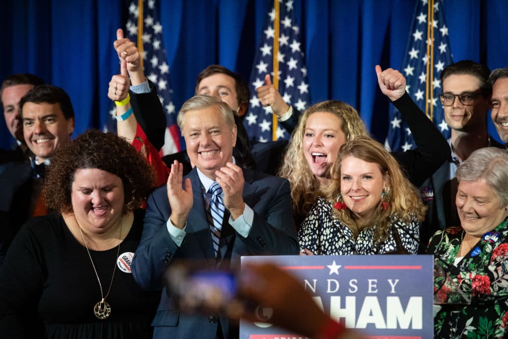 El republicano Lindsey Graham gana la pelea de su vida y mantiene en pie su carrera política