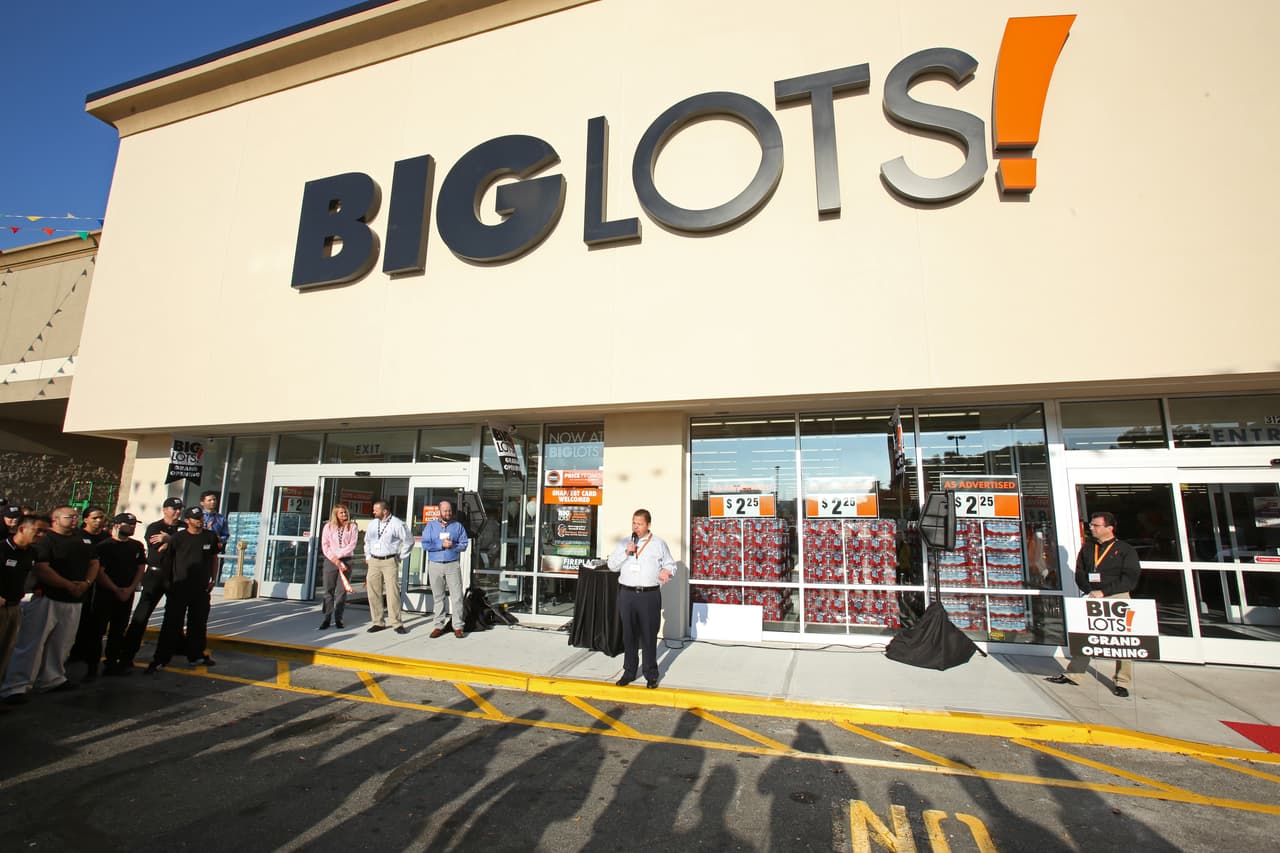 La tienda Big Lots será la primera en abrir este jueves 28 de noviembre. 
<b>Desde las 7 de la mañana</b> espera a todos aquellos que esquivan el "Día del Pavo", y prefieren aprovechar las ofertas de temporada.