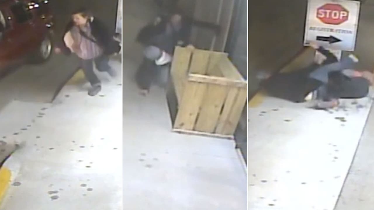 Mujer apuñala a su esposo por hablar con otra mujer y cámara de seguridad capta el momento