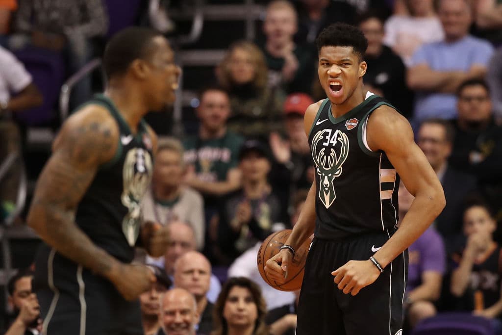 Pese al doble doble de Giannis Antetokounmpo (21 pts y 13 reb), los Suns brillaron más que los Bucks. Por los locales se destacó Kelly Oubre con 27 unidades y 13 rebotes, un partidazo.