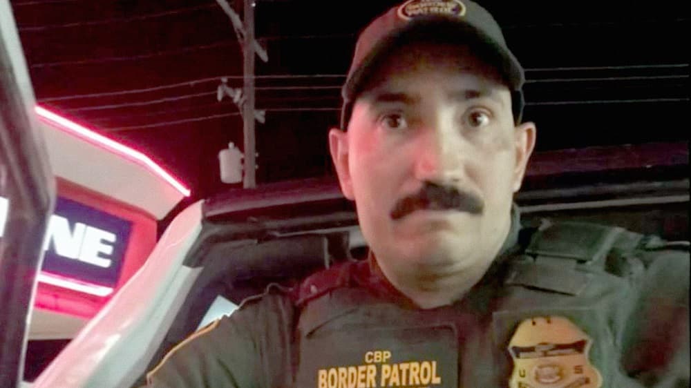 Un agente fronterizo retuvo y pidió documentos a dos estadounidenses porque estaban hablando español