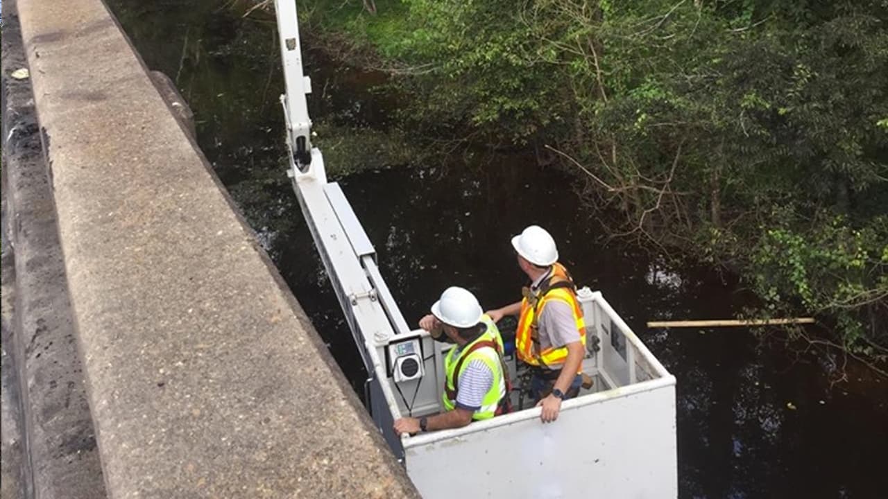 La carretera seguirá cerrada hasta que se confirme que la estructura no sufrió daños.