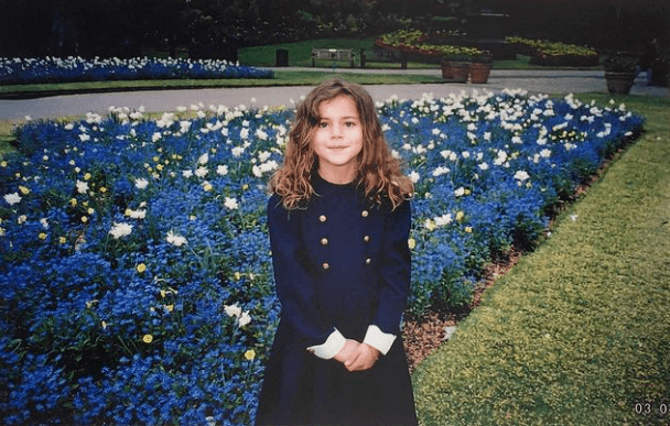 “Obvio como mi mamá es actriz, cuando amigos suyos necesitaban una niña de mi edad para proyectos, le preguntaban ‘oye, ¿crees que a tu hija le gustaría hacer este?’ y creo que hice casting para ‘Rebelde’ y ya, me quedé”, puntualizó.