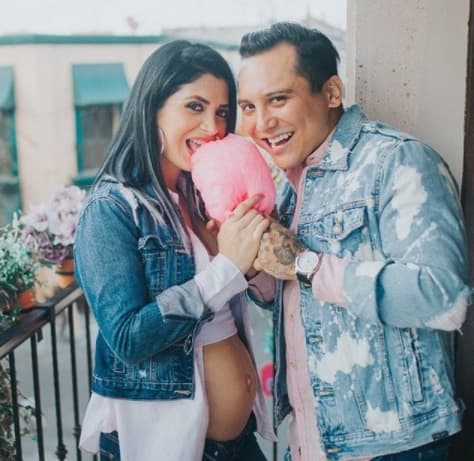 A esta lista de padres, abuelos y tíos amorosos, se unirá próximamente el líder de La Trakalosa de Monterrey, Edwin Luna, quien hace unos días anunció que será papá de una niña junto a su actual pareja, la modelo guatemalteca Kimberly Flores.
