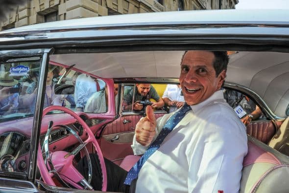 El gobernador de NY, Andrew Cuomo, también visitó la isla junto a un grupo de empresarios, el 20 de abril, en busca de oportunidades de negocios.