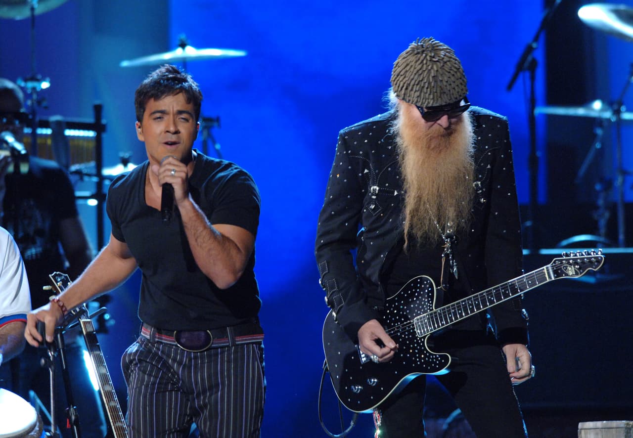 Luis Fonsi y Billy Gibbons, de ZZ Top, tuvieron una de las colaboraciones destacadas de la noche. Ellos hicieron mancuerna en el tema 'Nada es para siempre'.