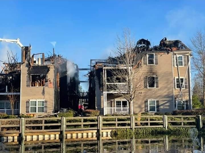 Las autoridades están investigando las causas del indendio que cobró la vida de 1 persona.