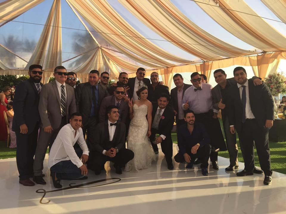 Isaac Salas y Lorena Ramírez de Anda estuvieron rodeados de amigos y personalidades del mundo de la música en el día más importante de sus vidas.