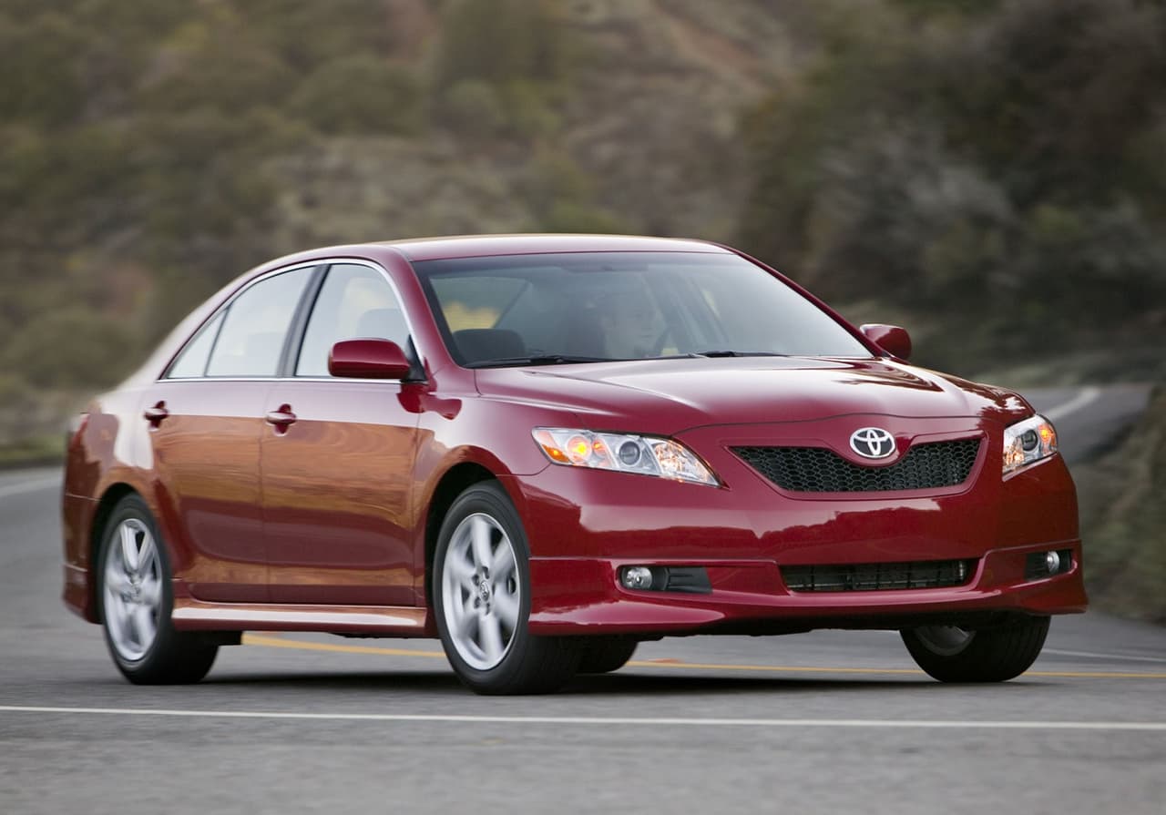 En la 
<b>quinta posición</b> se ubica el 
<b>Toyota Camry</b> con 
<b>15,656 unidades robadas</b> el año pasado. De este popular sedán, la edición más buscada fue la de 2007.