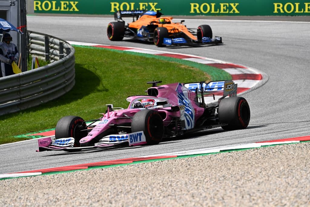 Hacia la vuelta 40 Sergio ‘Checo’ Pérez ya era séptimo en la carrera y a la 46 el mexicano rebasaba a Lance Stroll, su compañero de equipo.