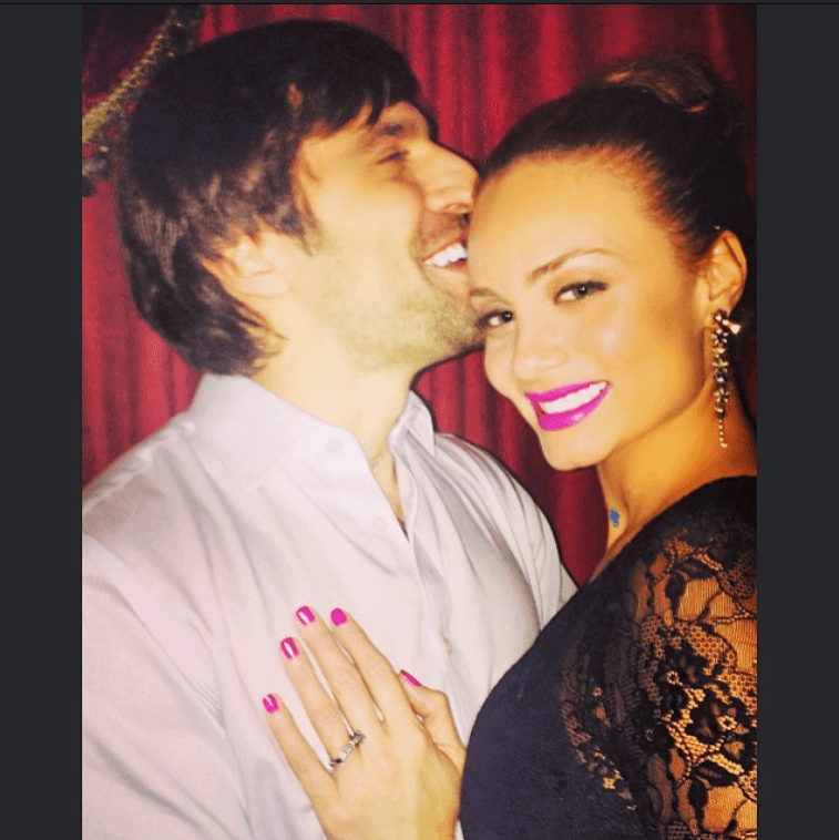 Así que la noticia de que sus gemelos son niñas completo su felicidad que ya era muy grande.