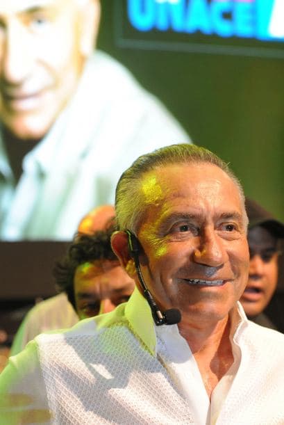 Libre y rehabilitado, Oviedo no descartó una alianza con Fernando Lugo para intentar acabar con el Gobierno de los colorados -que llevaban seis décadas en el poder- pero finalmente presentó su propia candidatura con UNACE y obtuvo el tercer puesto en las presidenciales.