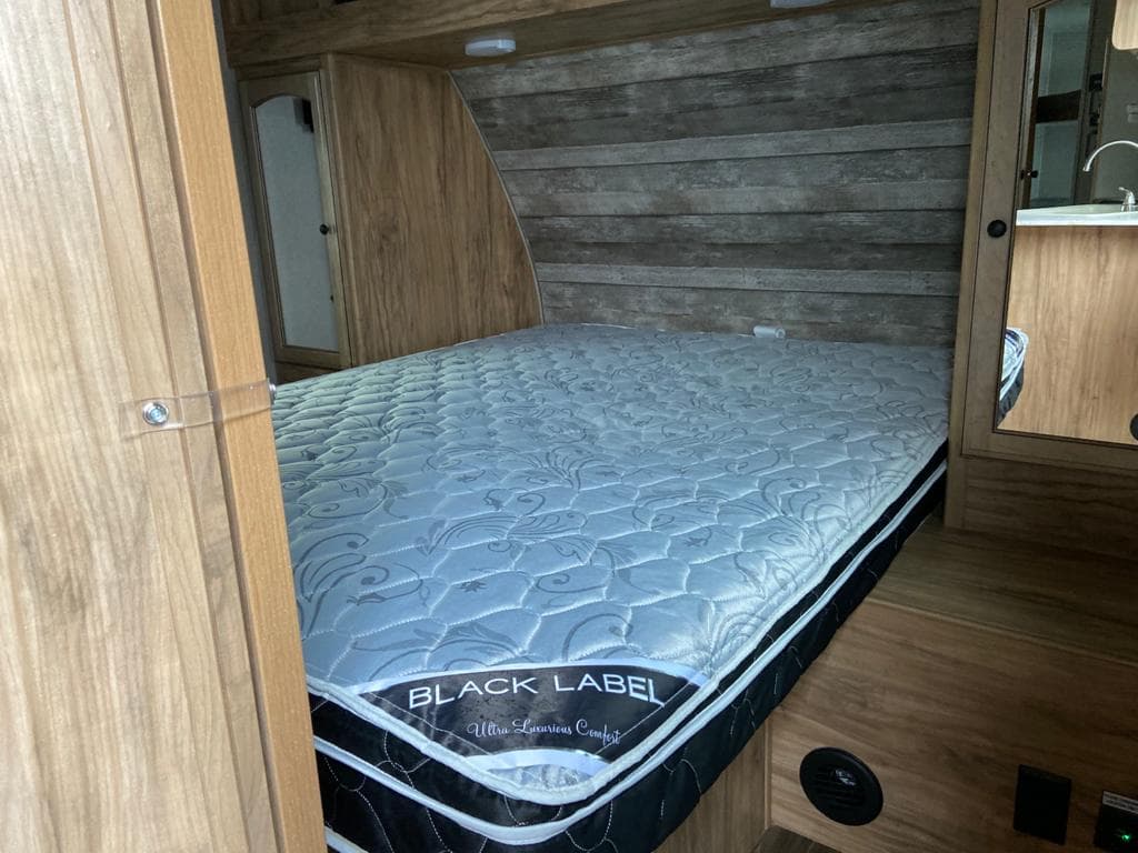 Sin embargo, el estado se ha quedado corto durante la última década con un promedio de 80,000, según datos del Departamento de Vivienda y Desarrollo Comunitario de California.