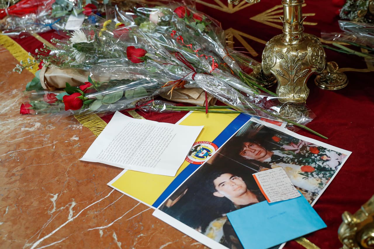 "No es que 
<b><a href="https://www.univision.com/famosos/canto-con-la-gente-y-se-me-mueren-a-yuri-le-pego-la-muerte-de-camilo-sesto-video" target="_blank">no podía creérmelo</a></b>, sino que no quería creérmelo. Ha sido un palo", señaló Marta Sánchez para expresar lo inesperado de la muerte, de acuerdo a la revista 
<b><a href="https://www1.hola.com/actualidad/20190909148935/camilo-sesto-capilla-ardiente/" target="_blank">Hola!</a></b> La cantante colaboró con Sesto en su último disco 'Camilo Sinfónico'.