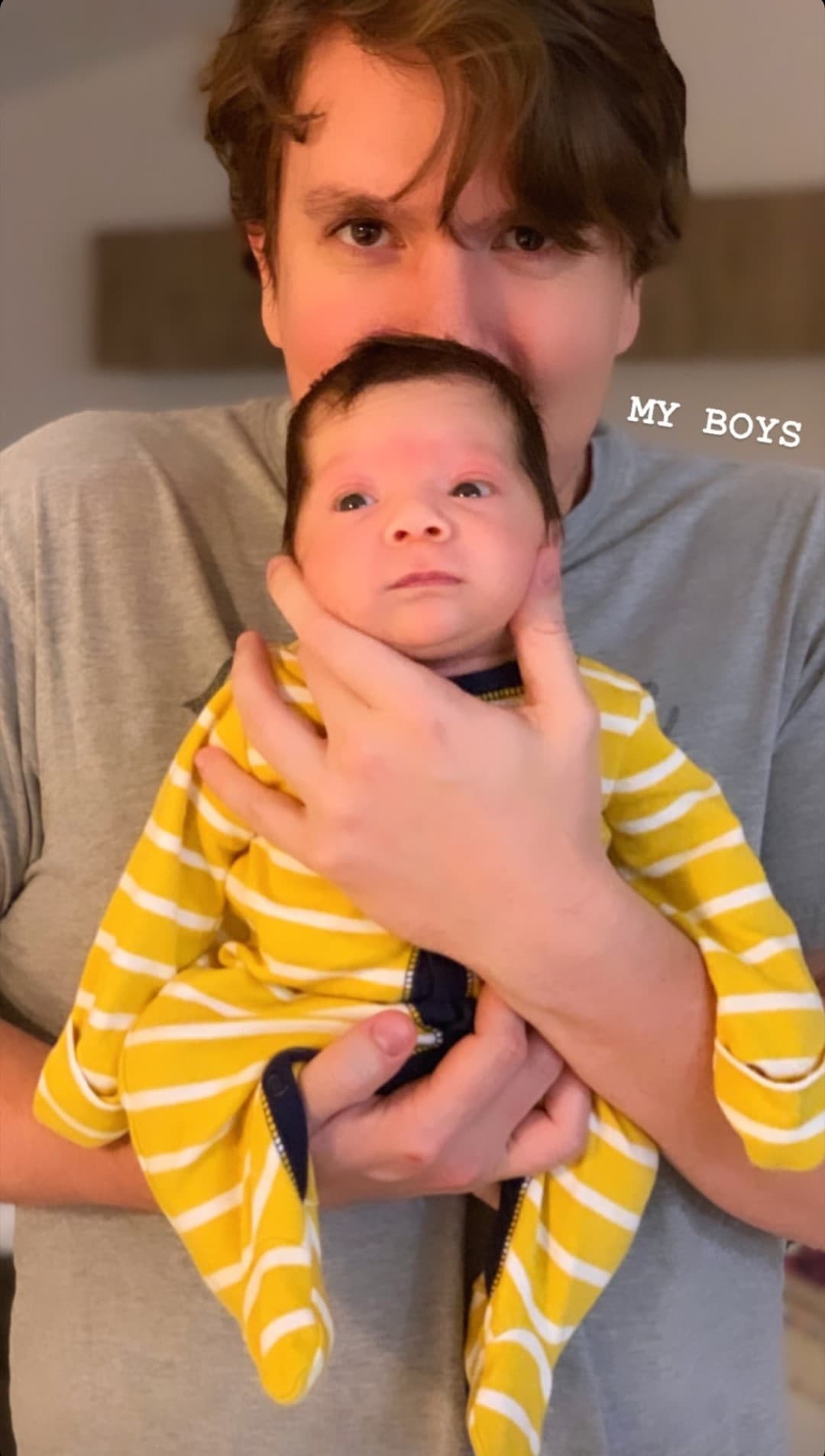 Alejandro es un padre protector y amoroso. Ahora que la familia Cracco Chediak está completa este 2020 les traerá nuevas aventuras.