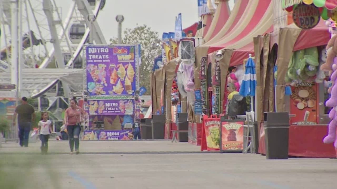 El cartel de música en directo de 2022 incluye artistas del mundo del country, el pop, el rock, el hip-hop y otros estilos musicales. Los artistas suben al escenario dos horas después del comienzo del rodeo. Si deseas conocer los detalles,
<a href="https://www.rodeohouston.com/Visit-the-Rodeo/Pre-Rodeo-Events/Trail-Rides#12091700-trail-ride-facts" target="_blank">da click aquí. </a>