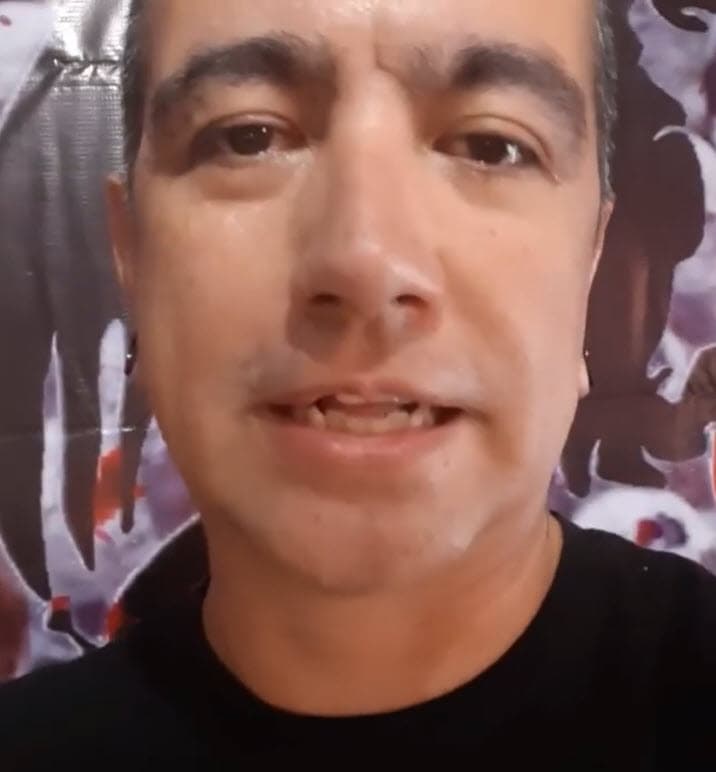 "La cosa esa, porque 
<b><a href="https://www.univision.com/shows/el-gordo-y-la-flaca/fanaticos-de-sabrina-sabrok-reunen-dinero-para-sus-nuevos-implantes-de-senos-video/embed?simple&autoplay" target="_blank">no le puedo llamar 'mujer'</a></b> ni le puedo decir 'la mamá de mi hija' porque ella solita se lo quitó (el título)", dijo el ex de Sabrok. 
<br>