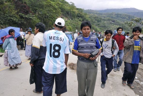 La Confederación de Federaciones Campesinas de Yungas (COFECAY) consideró de su lado que el corte de ruta que organizan dirigentes de la Asociación Departamental de Productores de Coca (ADEPCOCA) "tiene un tinte político", según el directivo Félix Barra.
