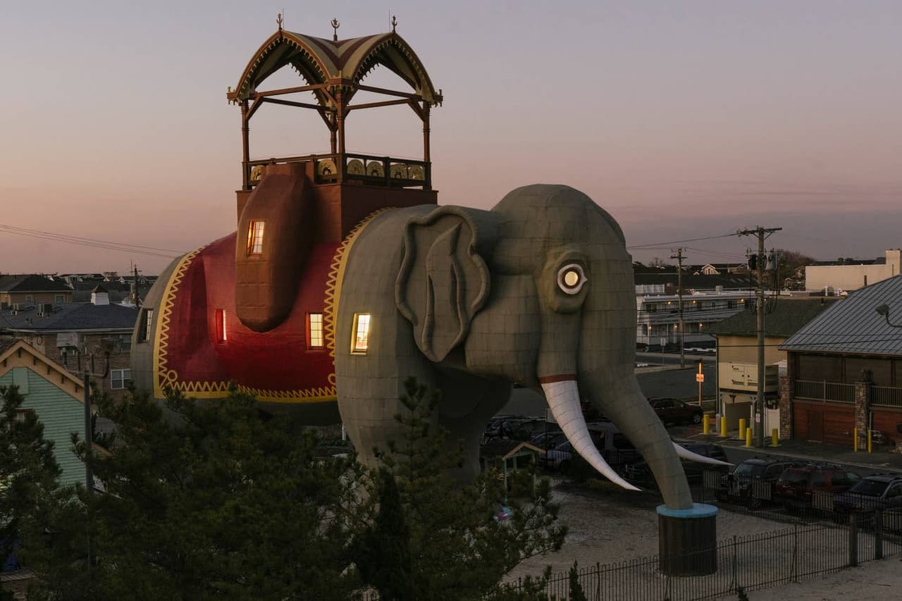 Por primera vez, y solo por tres noches, las parejas podrán tener la oportunidad de pasar una noche en 'Lucy the Elephant' (Lucy la Elefante) uno de los monumentos más reconocidos en la costa de Nueva Jersey.