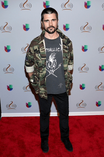 El intérprete de 'A Dios le pido' también compartió que 
<b>tiene mucho miedo a viajar en aviones</b>, pero que poco a poco lo ha ido enfrentando: “Ahora rezo y espero que todo vaya bien. Antes me tomaba un whisky o una pastilla. Yo pienso ‘si no me falla la licuadora en mi casa, ¿cómo me va a fallar este avión?’”