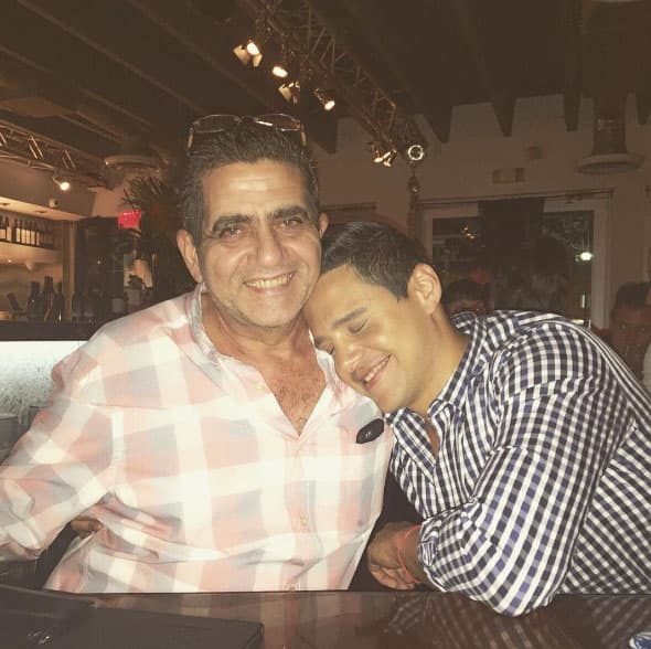 Para Ale no hay felicidad más grande que tener a su padre junto a él y poder decirle cuánto lo ama.