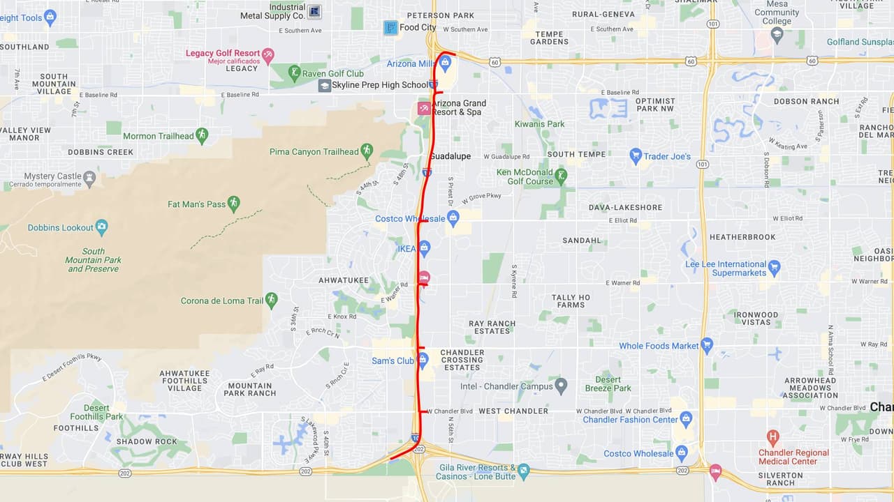 <b>Interestatal 10 oeste</b>
<br>La Interestatal 10 en dirección oeste cerrará entre el Loop 202 (autopistas Santan/South Mountain) y la US 60 (Superstition Freeway) desde las 10 p.m. del viernes hasta a las 4 a. m. del lunes.
<br>
<br>Todas las rampas del Loop 101 hacia la I-10 en dirección oeste estarán también cerradas.
<br>
<br>
<b>Rutas alternas</b>
<br>El tráfico de la I-10 en dirección oeste que sale en Loop 202, puede viajar hacia el este hasta la Loop 101 en dirección norte (Price Freeway) en Chandler y usar la US 60 en dirección oeste para llegar a la I-10.
<br>
<br>Los conductores también pueden considerar usar el Loop 202 (South Mountain Freeway) en dirección oeste/norte para llegar a la I-10 cerca de 59th Avenue en West Valley.