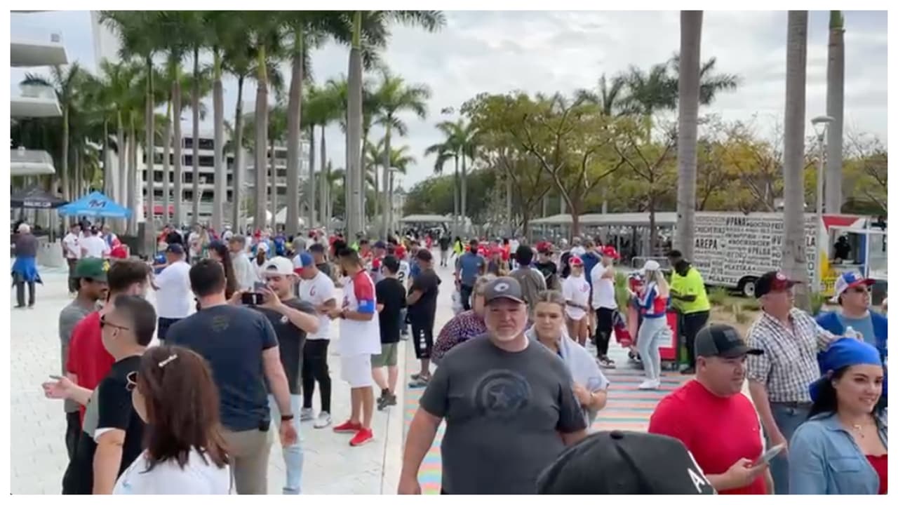 Como en otros partidos de este campeonato, los aficionados acudieron en masa al ver el juego en el Loan Depot Park de Miami.