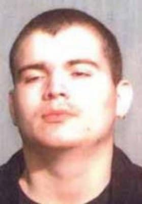 Jacob Maldonado, alías “El Payo”, es buscado por el asesinato de un hombre ocurrido en mayo del 2000. Maldonado habría disparado a una persona en la boca por una discusión relacionada con un rifle que Maldonado creía que la víctima le había robado. Maldonado recibió cargos por homicidio en primer grado. Se cree que podría estar en Puerto Vallarta, México.