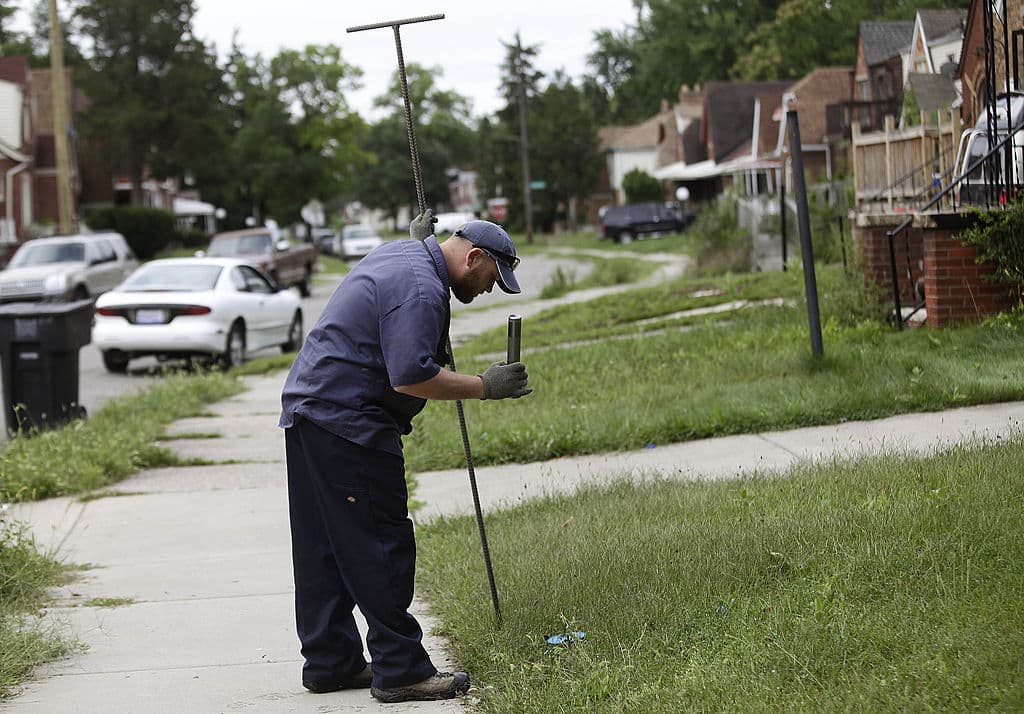 <b>Crisis Intervention Program:</b> Es un programa financiado con fondos federales que ayuda a las personas y familias que están experimentando una crisis relacionada con la calefacción o el aire acondicionado. Los aplicantes deben mostrar el aviso de desconexión o las facturas vencidas. 
<a href="https://policies.ncdhhs.gov/divisional/social-services/forms/spanish/dss-8178sp-solicitud-para-programas-de-ayuda-para-energia/@@display-file/form_file/dss-8178sp-ia.pdf" target="_blank">Puede aplicar en línea aquí.</a>