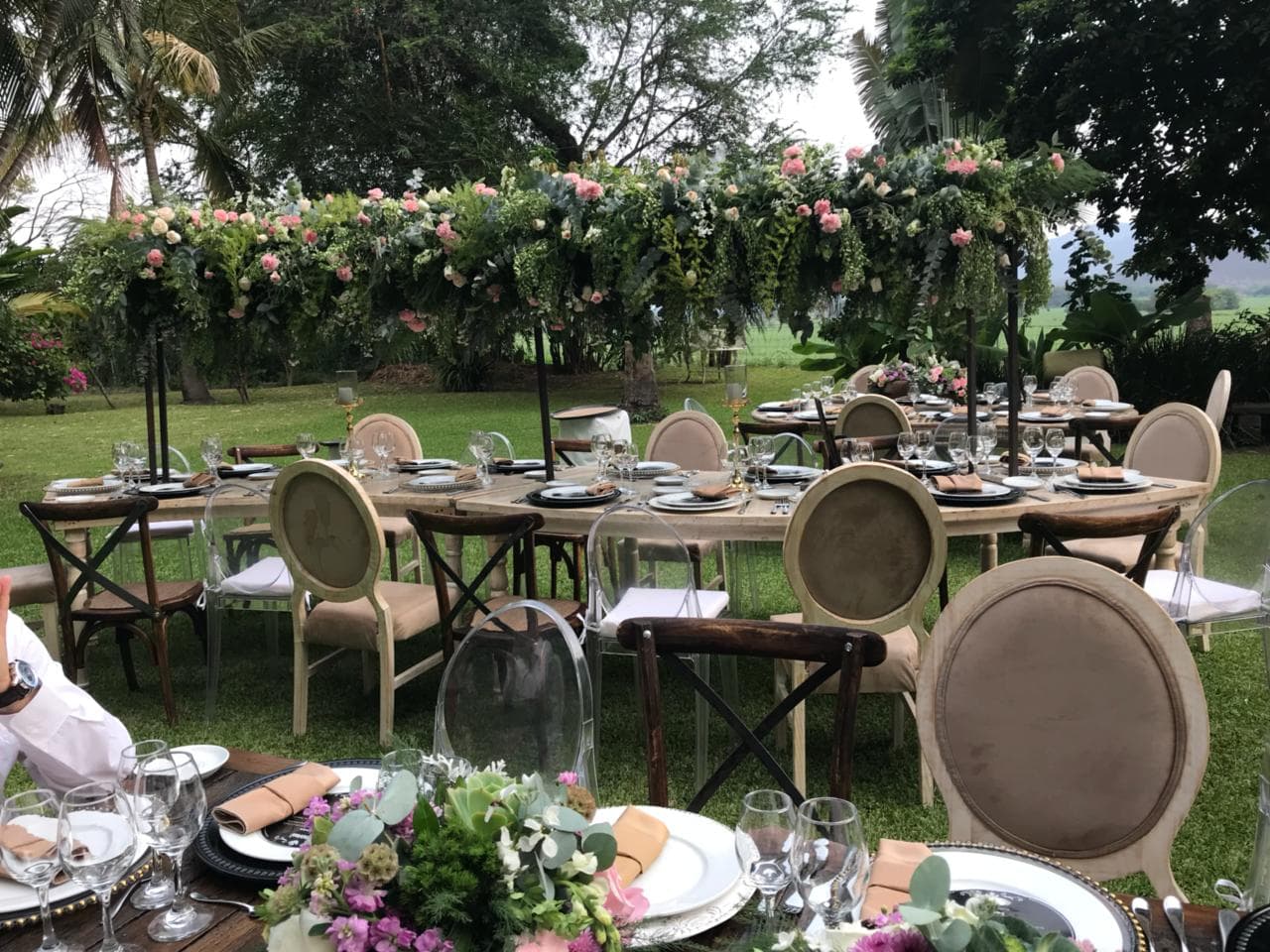 Este bello lugar estaba listo para recibir a los invitados de la pareja.