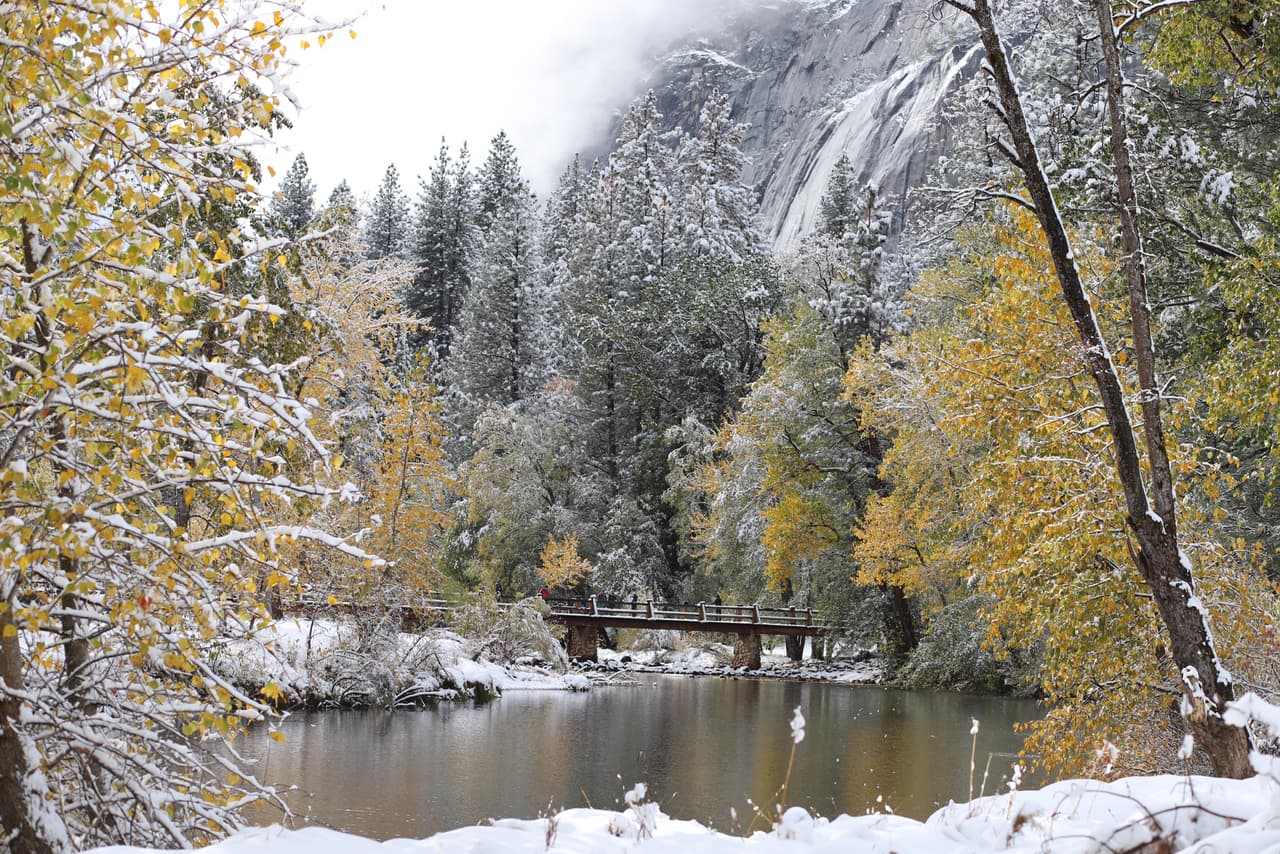 Se trata de la primera tormenta invernal de la temporada que alcanzó vientos de hasta 50 millas por hora en los sectores altos, y acumulados de nieve desde los 3,500 pies de altura, desde Grapevine hasta Yosemite.