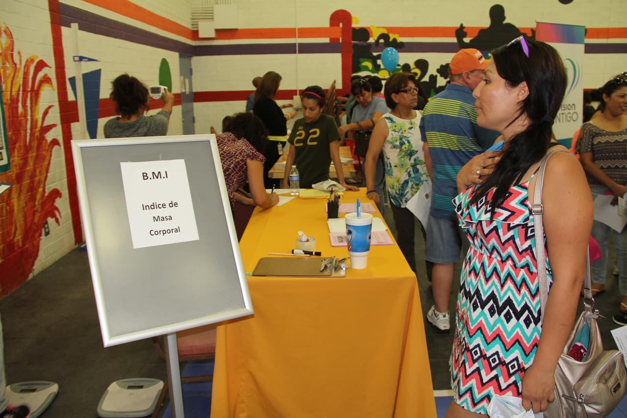 Unas 300 personas asistieron a la feria “Camino a la Salud’, donde se hicieron exámenes gratis, bailaron Zumba y conocieron a la carismática Cecilia Ramírez Harris de Primer Impacto.
