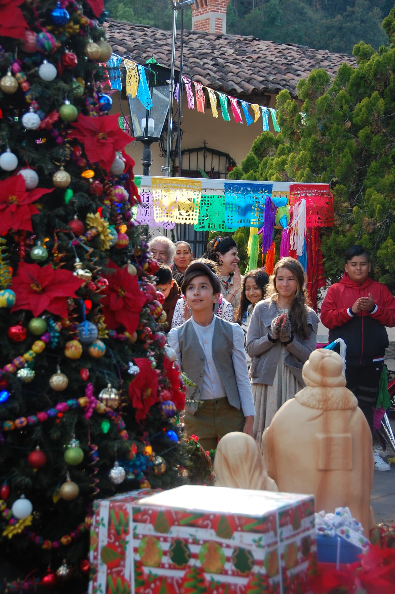 ¿Logrará Miguel disfrutar de la Navidad nuevamente? ¿Volverá a estar reunida toda su familia? Disfruta de esta historia este 
<b>sábado 3 de diciembre a las 9P/8C por Univision.</b>