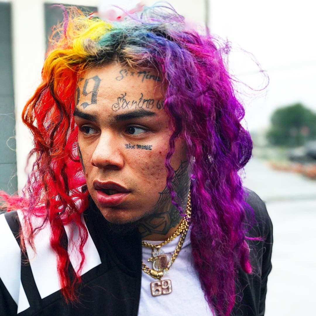 Tekashi 6ix9ine testificó este jueves que Cardi B era miembro de la banda The Nine Trey Bloods, de la que él formaba parte.