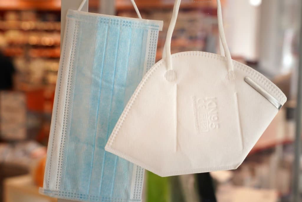 FEMA retiene miles de mascarillas en el aeropuerto JFK de Nueva York y el por qué aún se investiga