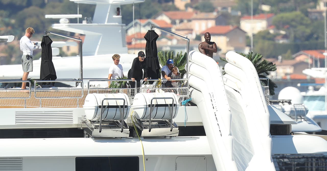 Los hijos de Kourtney no se animaron a la aventura, sólo la veían un poco nerviosos.