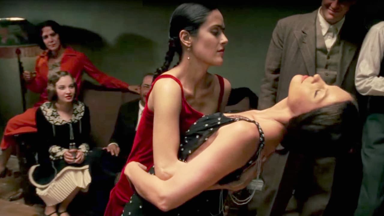 Mientras que Ashley Judd, quien personificó a Tina Modotti en la película ‘Frida’, retuiteó un mensaje que decía “cuando las mujeres unen fuerzas para derribar un patriarcado”, junto a una imagen de la escena donde las actrices bailan juntas.