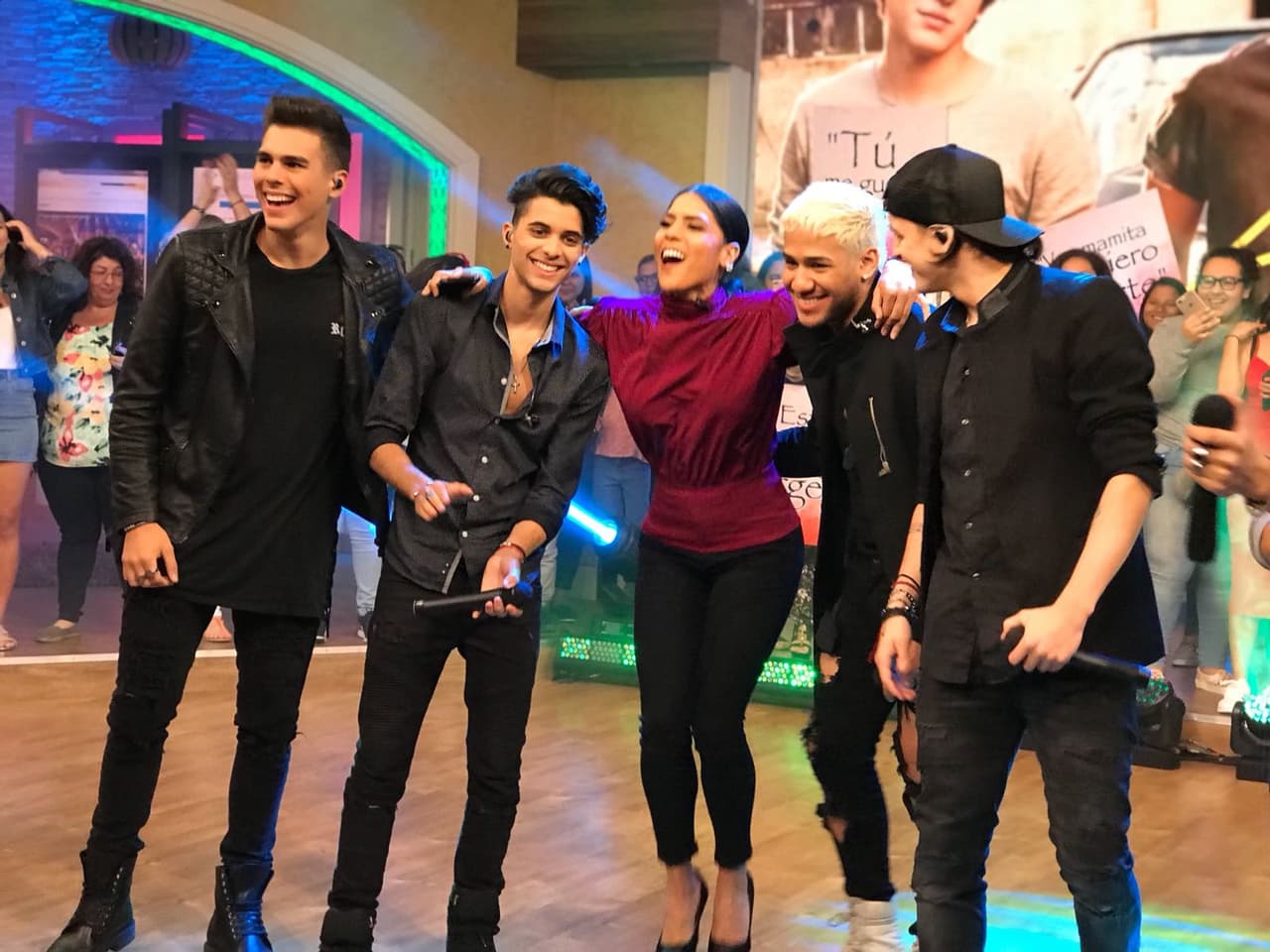 Nuestros invitados estaban muy divertidos con las ocurrencias de Francisca Lachapel.