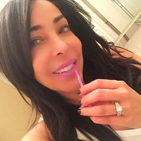 "Mis oraciones para todas las personas y familias que también están pasando por esta enfermedad. Descansa en paz manita linda".
<br>