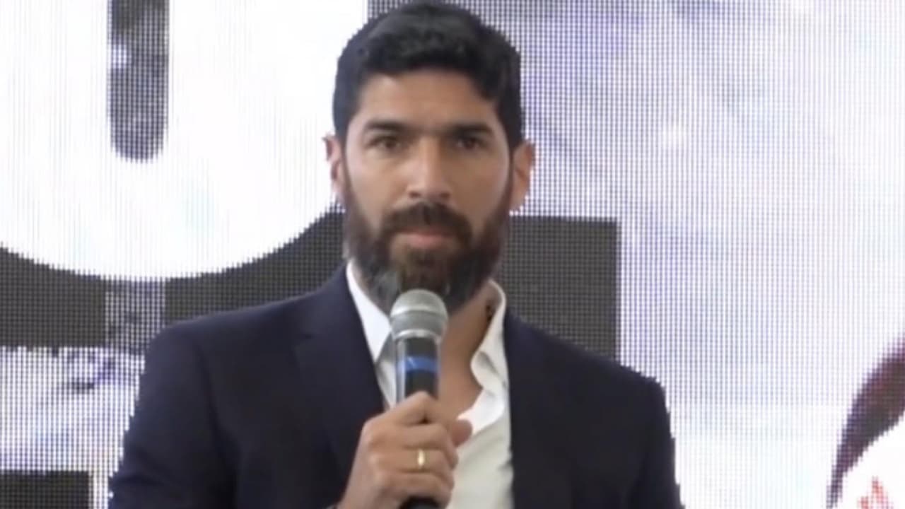 'Loco' Abreu inicia su carrera como DT con derrota 